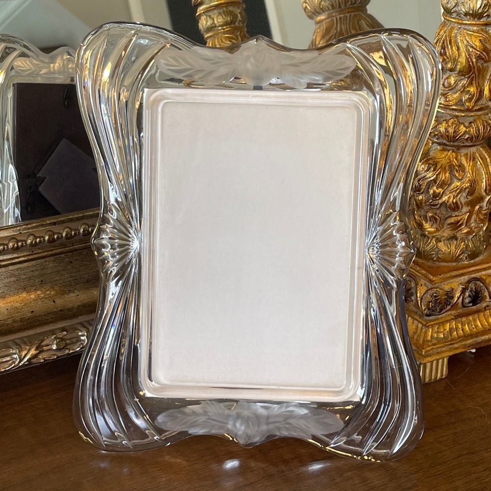 Clear Glass Scalloped Picture Frame Frosted Floral Detail 4x6 Tabletop Clear